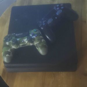 Playstation 4 1Tb, two controllers